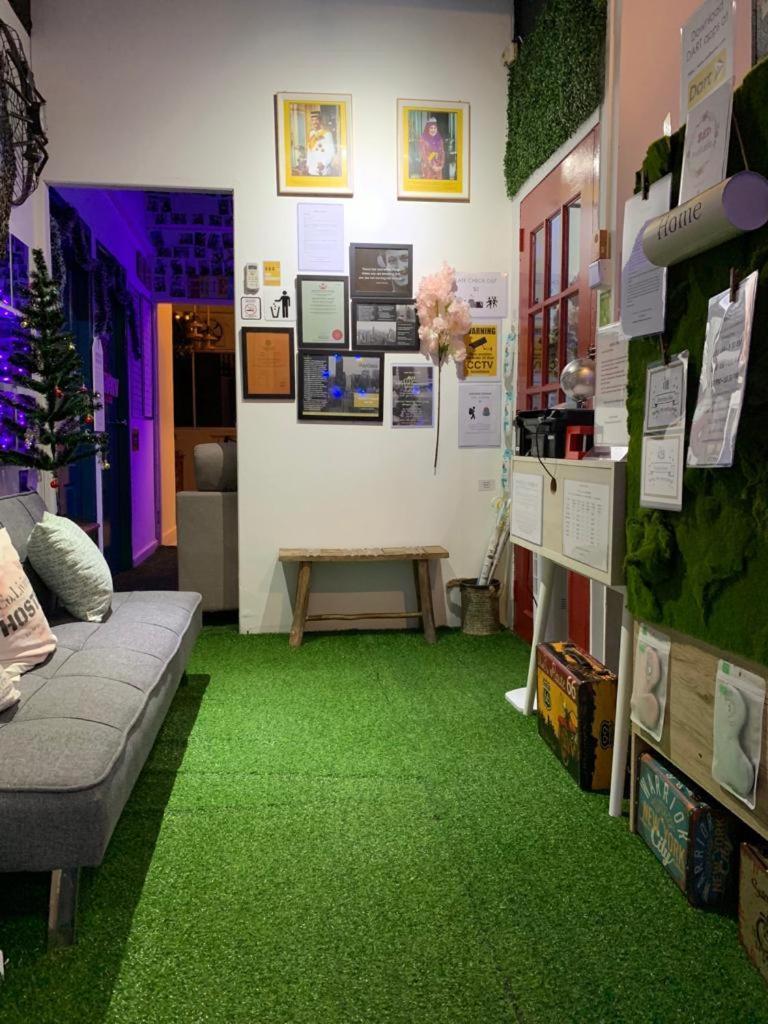 Co.Living Hostel Bandar Seri Begawan Exterior photo